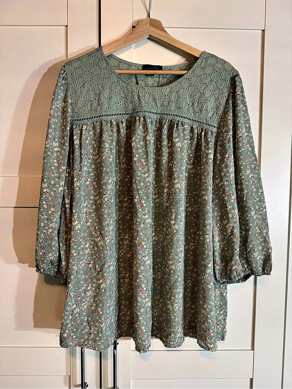 Suzanne Betro Floral Tunic Green Size 2X Like New B18